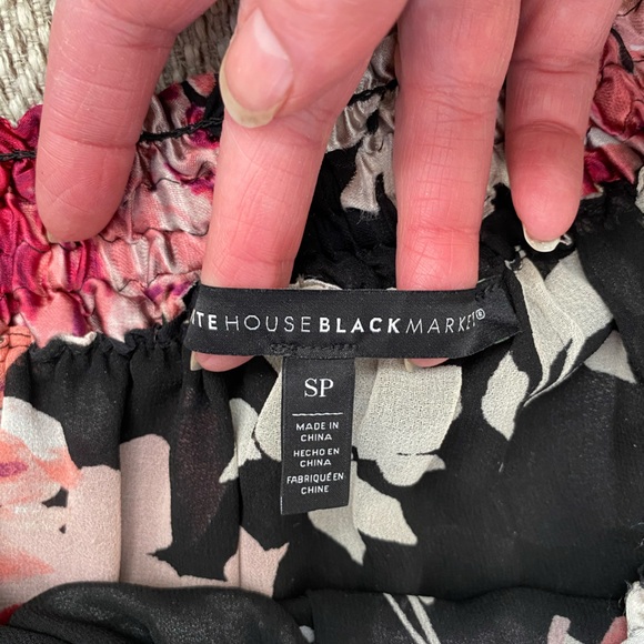 White House Black Market Floral Print Blouse in Black and Pink, size SP, organza - Picture 11 of 12